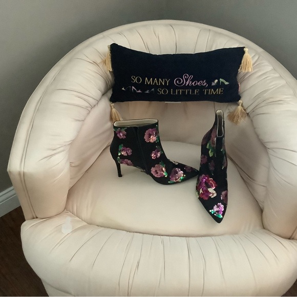 Ankle booties - Picture 5 of 6